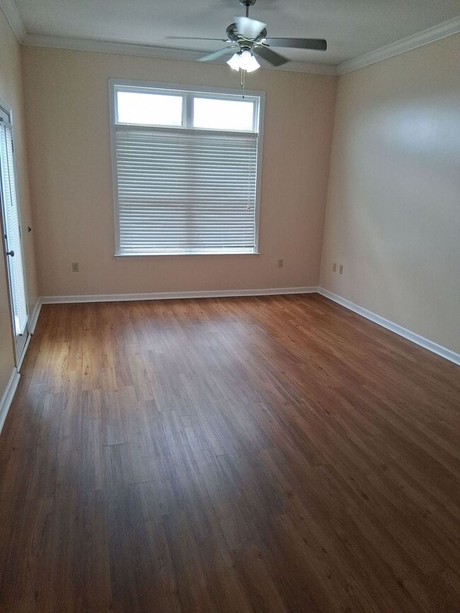 Photo - Laurel Station #307 - 3bed/2bath with awesome views of Laurel Avenue! $3000 monthly rent includes... Unidad 307