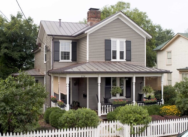 Building Photo - 214 W South St Unit Apartment 2