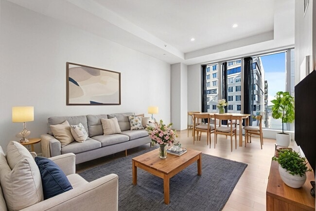 Building Photo - 133 Seaport Blvd Unit 11