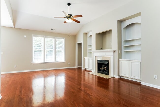 Photo - 236 Haywood Ln