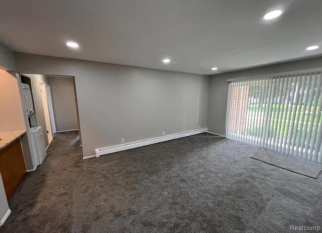 Photo - 2445 Torquay Ave Unit 112