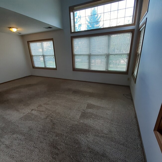 Photo - 156 Castlewood Ct