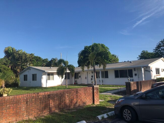 Photo - 5831 NE 18th Ave Unidad 1