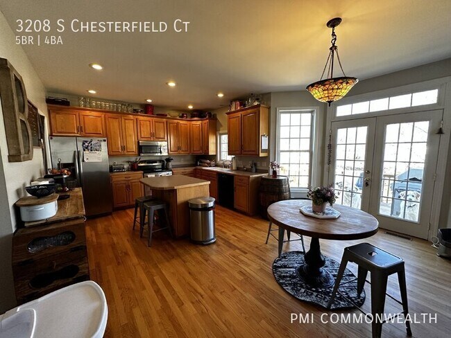 3208 S Chesterfield Ct