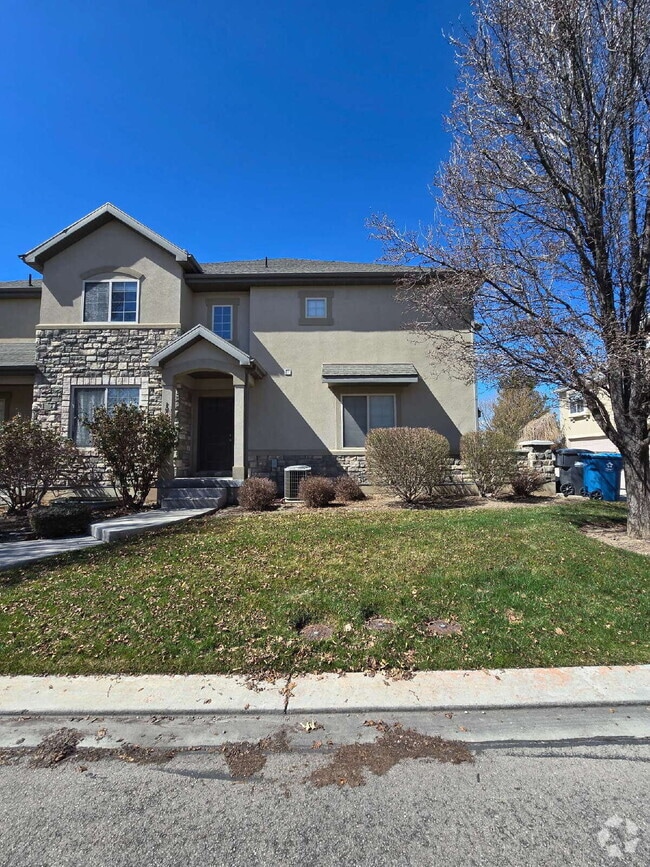 Building Photo - Centrally Located Condo with Garage!