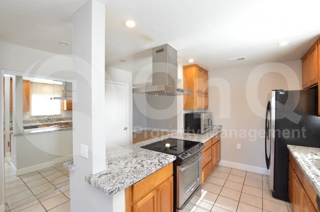 Photo - 850 S River Dr