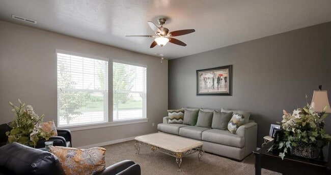 Photo - 3 Bedroom 2.5 Home with a 2 Car Garage Meridian