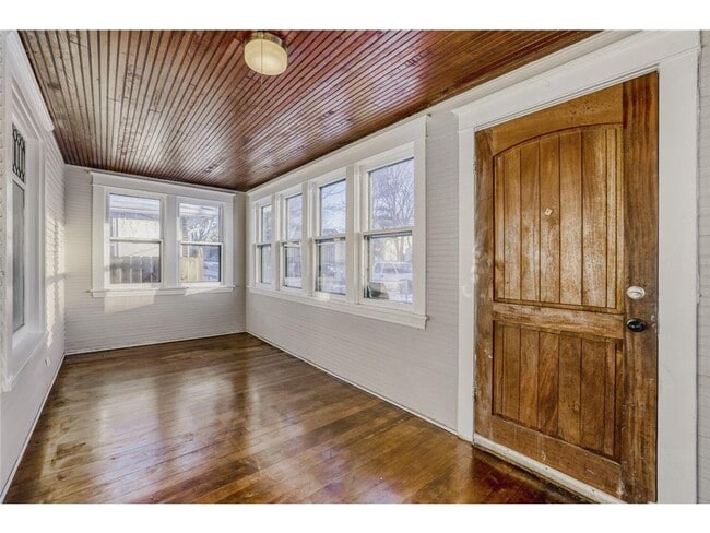 Photo - 2939 Russell Ave N