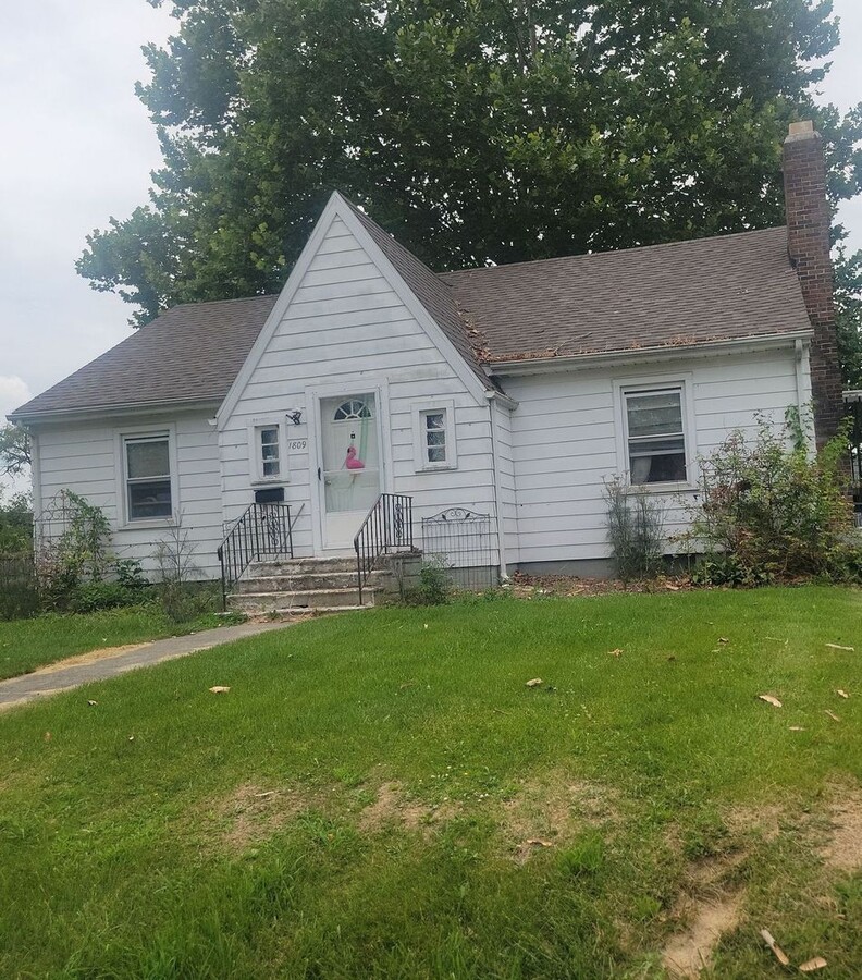 Coming Soon! 2 Bedroom, Pet Friendly Home with a Detached Garage! - Coming Soon! 2 Bedroom, Pet Friendly Home with a Detached Garage!