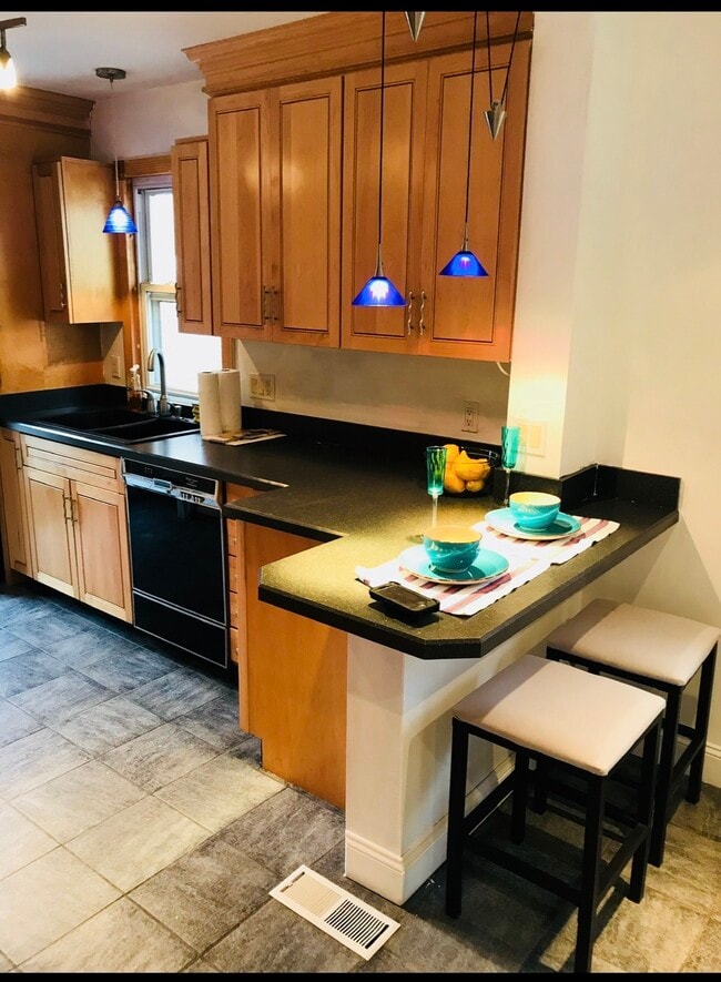 Photo - 137 W Johnson Ave