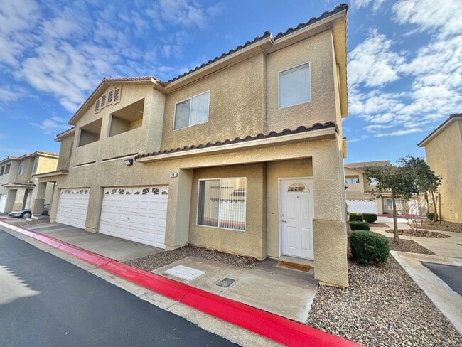 Building Photo - BEAUTIFUL 3 BEDROOM TOWNHOME IN HENDERSON