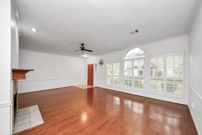 Photo - 2204 Gemini St