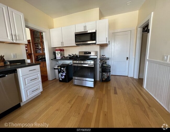 Building Photo - 183 Fellsway W Rental