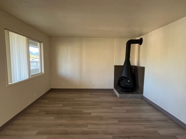Photo - (PKW 8) Remodeled  2 Bedroom/1Bath Unit 08