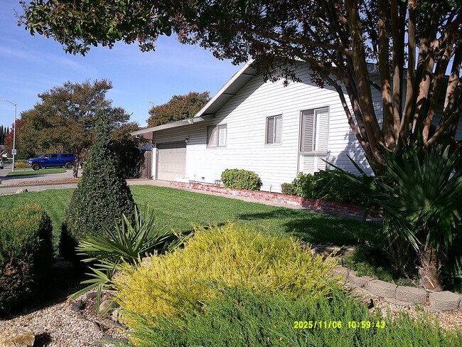 Photo - 390 S Almond St