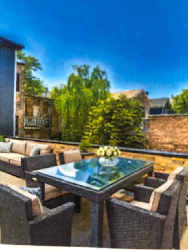 Photo - 2818 W Fletcher St Unit 4