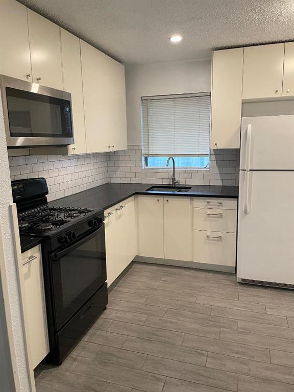 Photo - 6000 Grover Ave