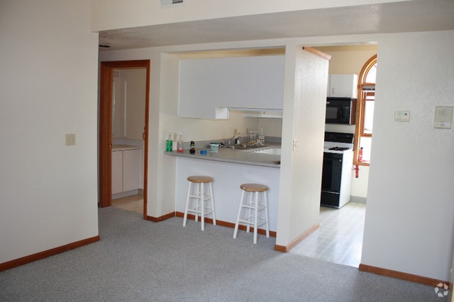 Building Photo - 118 E Ash St Rental