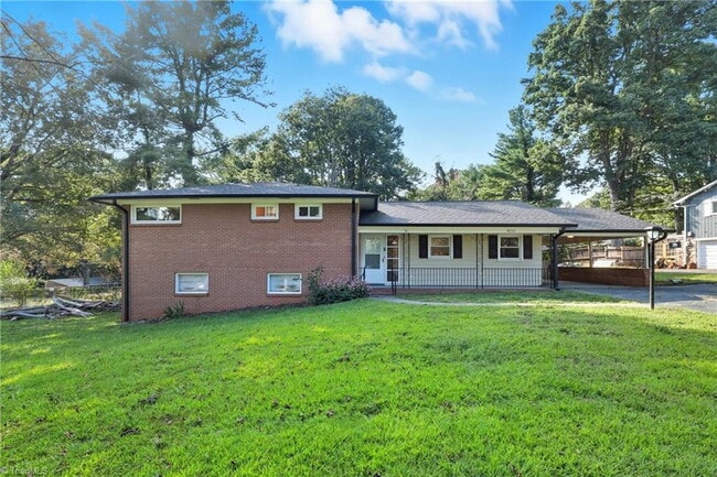 Photo - Furnished Charming 1-Bedroom with Private On-Suite Bathroom in Pfafftown! Unit Room 3