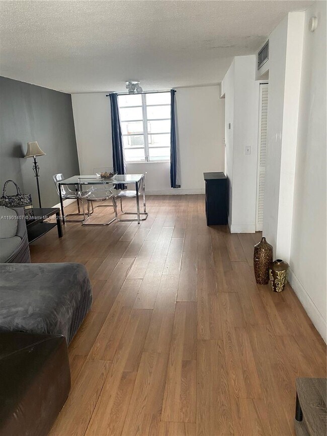 Photo - 1732 Meridian Ave Unidad 502