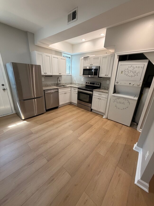 Photo - 740 Hobart Pl NW