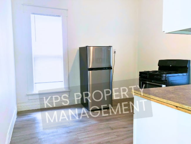 Photo - 665 S Kansas St