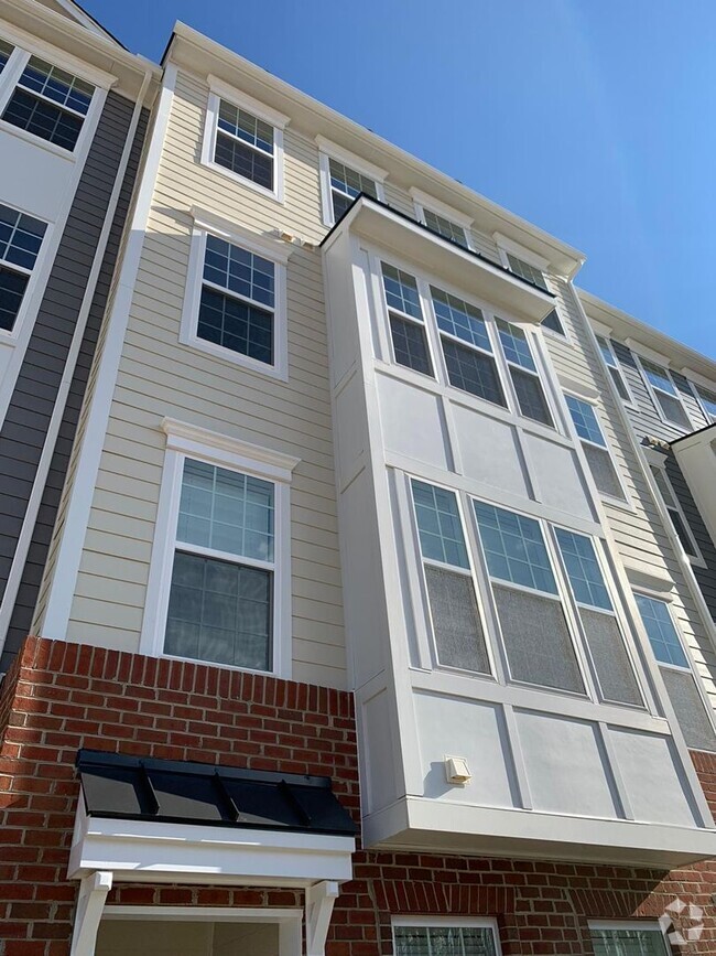 Building Photo - Newly built 3 bedroom 2.5 bath townhome. N...