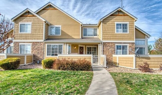 Building Photo - Beautiful 3 Bed/4 Bath Townhome in Longmon...