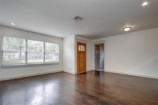 Photo - 7202 Housman