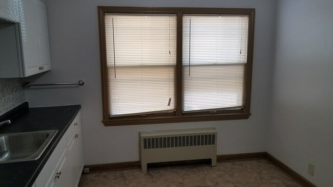 Photo - 3118-3132 N 76th St