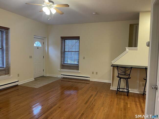 Photo - 80 Grassy Plain St Unit 4