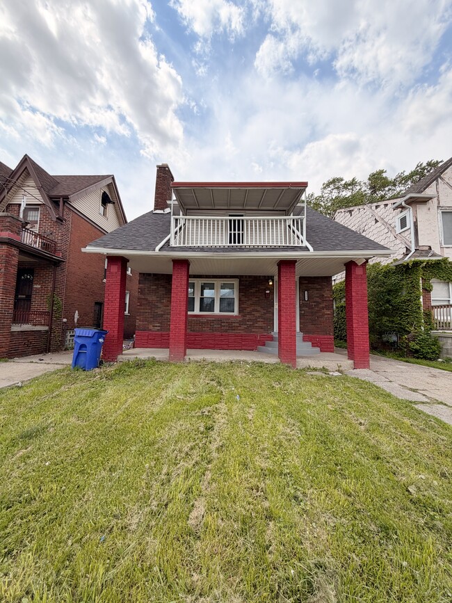 Building Photo - 13225 Santa Rosa Dr