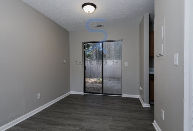 Photo - Move in before November 15th and choose yo...