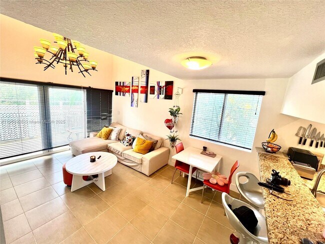 Photo - 498 SW 2nd St Unit 201