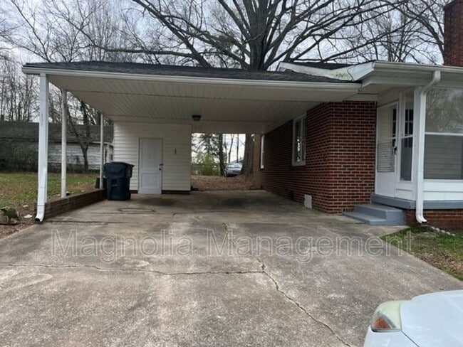 Photo - 866 Dabney Dr