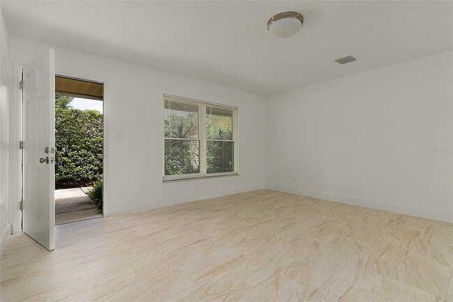 Photo - 810 Oregon Ave