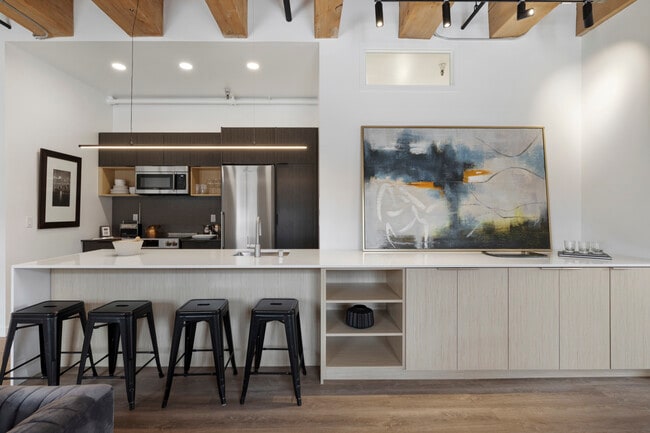 Photo - z-053025-Seattle Quilt Building