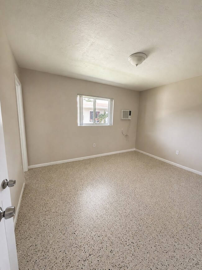 Photo - 1040 W 28th St Unit Bright