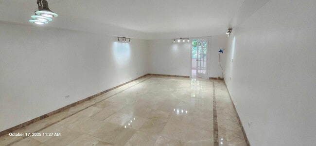 Photo - Spacious 1 Bed + Den | 1.5 Bath Apartment ...