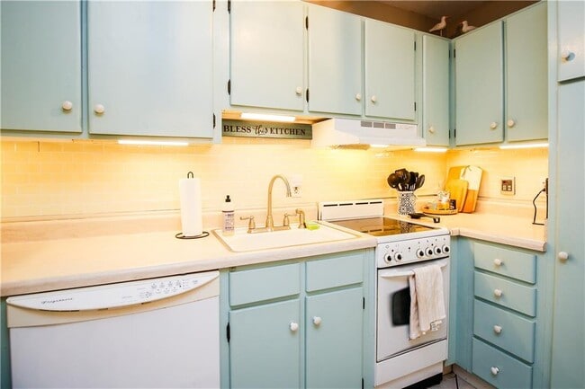 Photo - 1500 Demere Rd Unit E4