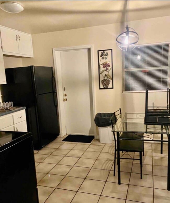 Photo - 2049 NW 36th Ave Unidad A