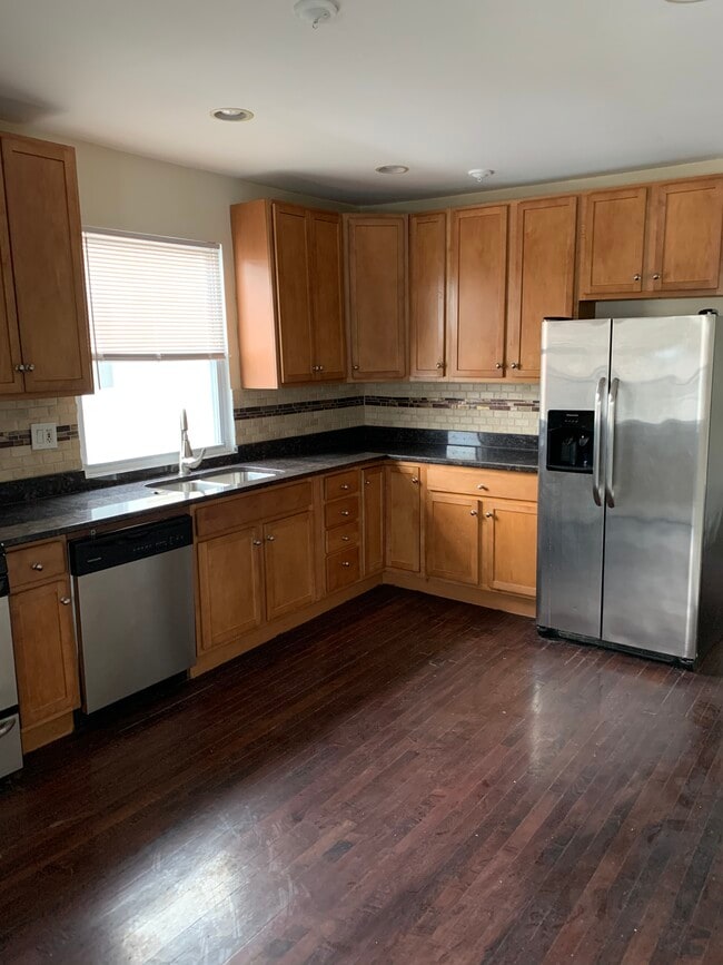 Building Photo - 4118 N Austin Ave Unit 2