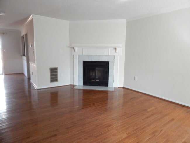 Photo - Fabulous TH with Garage! Great Location!