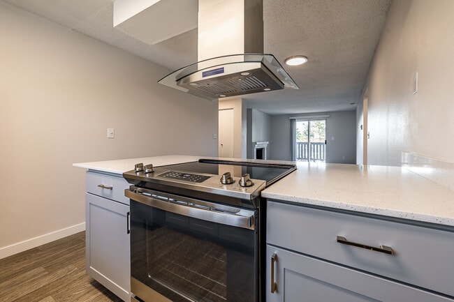 Building Photo - 1202 Pearl Rental