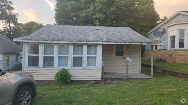 Building Photo - 108 E Main St Rental