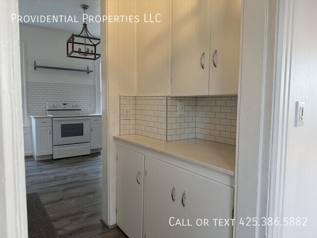 Photo - 424 8th Ave W