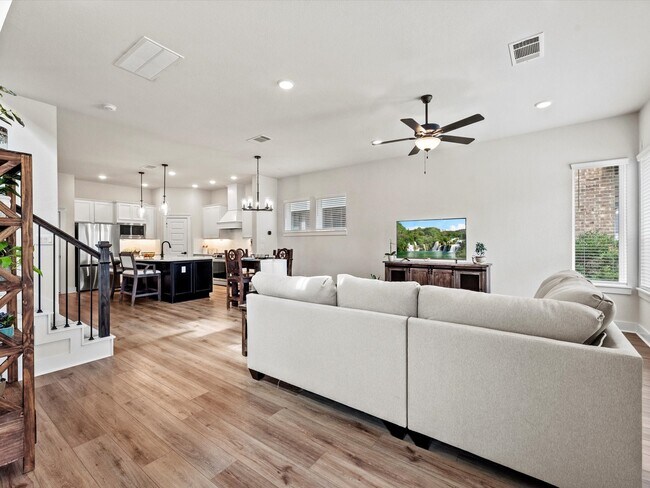 Photo - 18523 Vivacious Ln