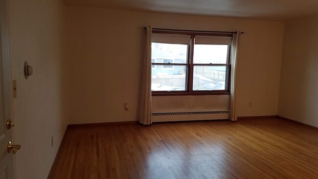 Photo - 1022 Arkwright St N Unidad 6