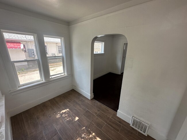 Photo - 611 6th St Unit 611 A