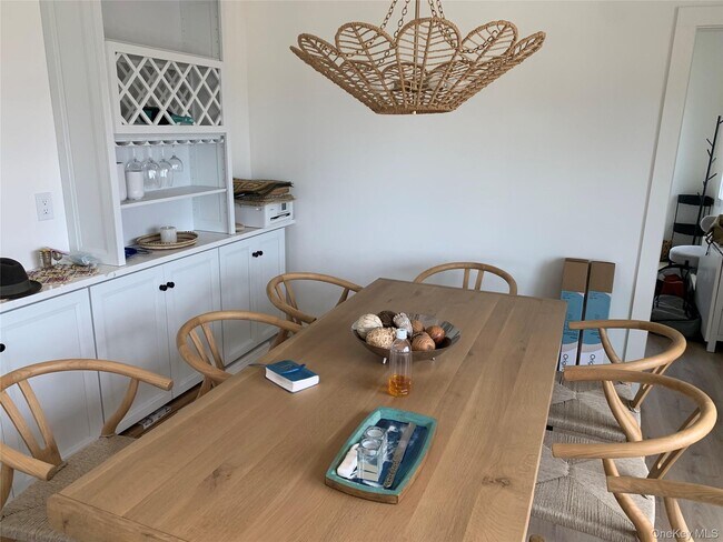 Photo - 7 Atlantic Ave